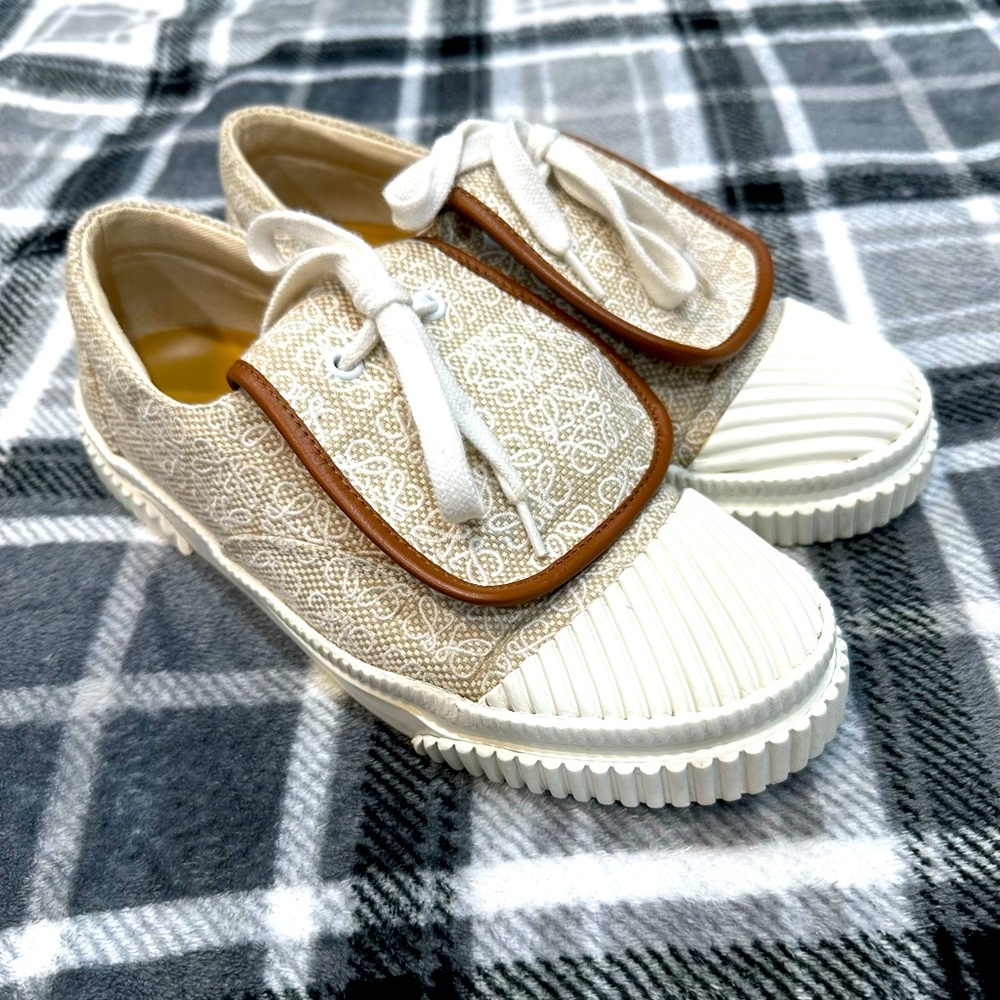 Loewe Cream Lace-Pattern Low-Top Sneakers with Tan Trim